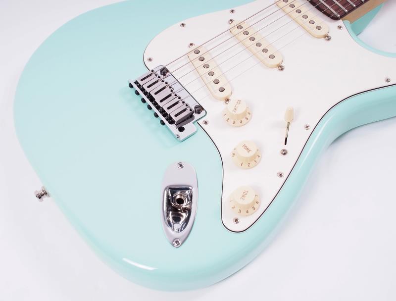 FenderCShopJeffBeckSigStratSurfGreen-FrontHalf3