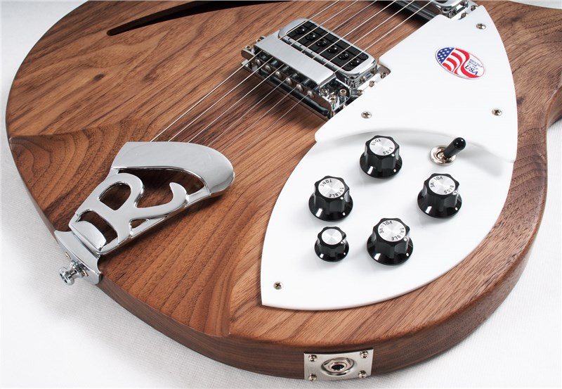 Rickenbacker330Walnut05