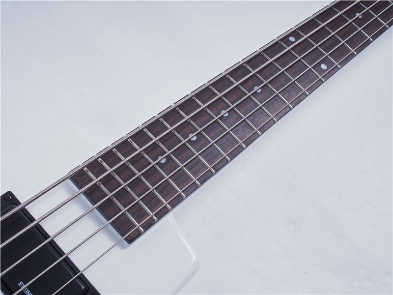 SteinbergerSpiritXT255StringWhite-FrontNeck