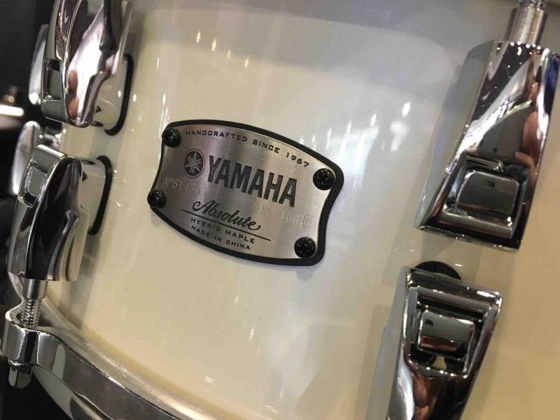 Yamaha Absolute Hybrid Maple Snare Polar White