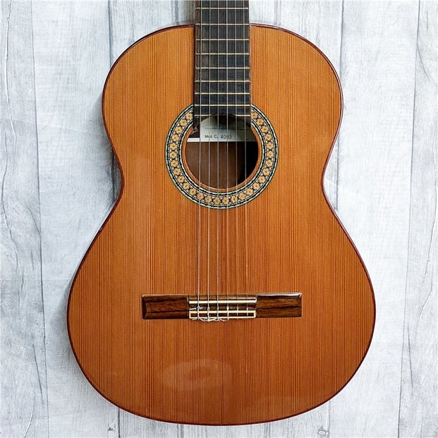 Second hand classical deals guitars