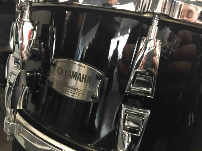 Yamaha Absolute Hybrid Maple Snare Solid Black