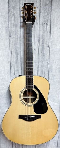 Yamaha acoustic guitar second shop hand